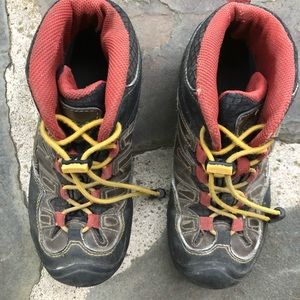 Keen Hiking Shoes Youth Size 2 Waterproof